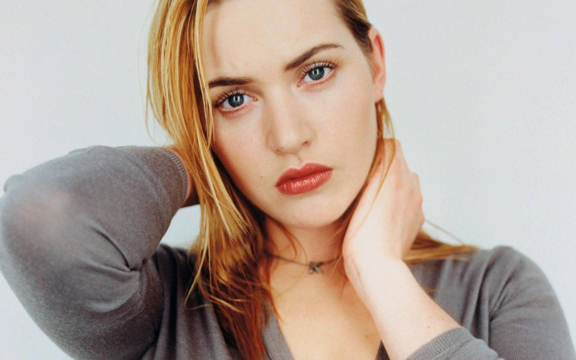 Kate Winslet Close-up Portrait Background