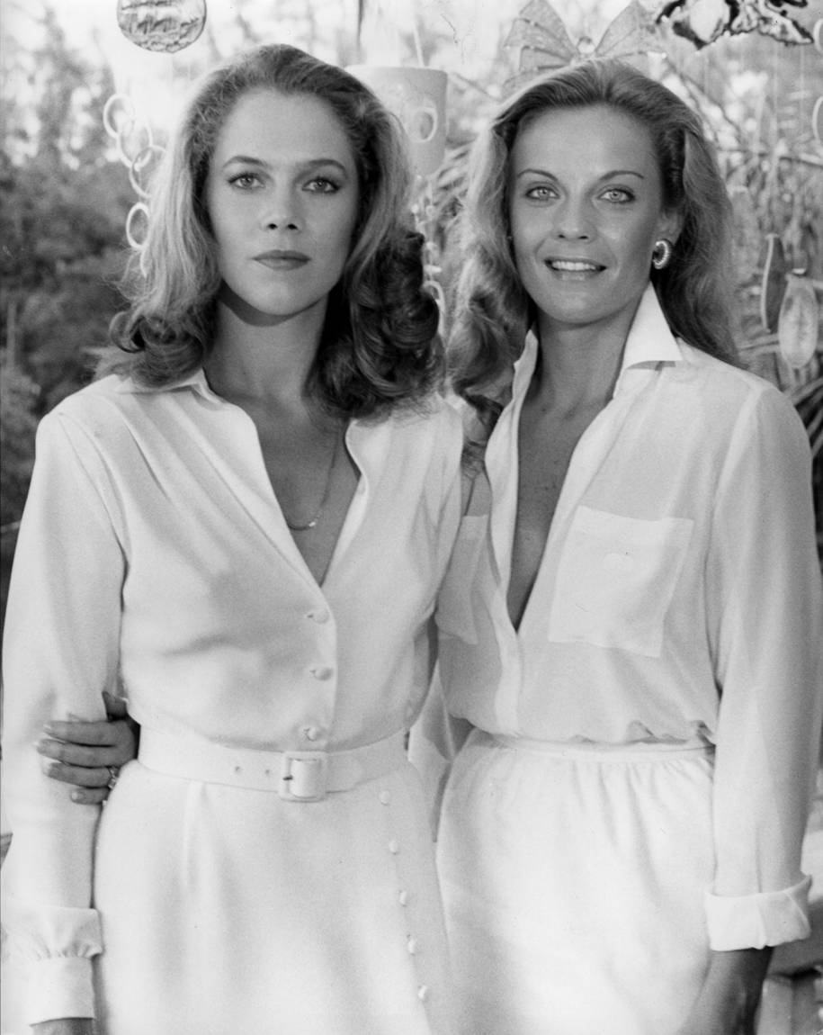 Kathleen Turner And Kim Zimmer Background