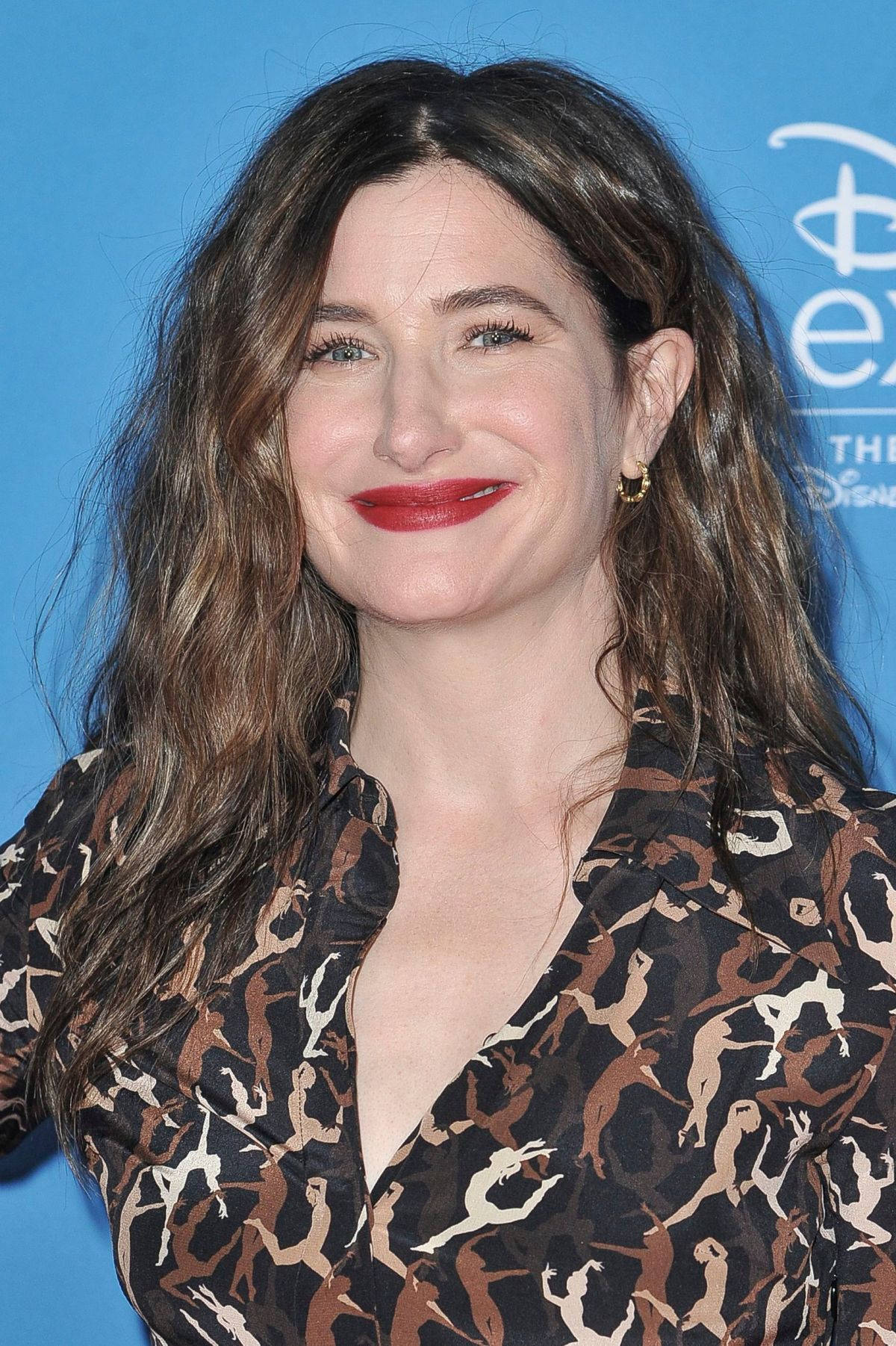 Kathryn Hahn Hollywood Star Background