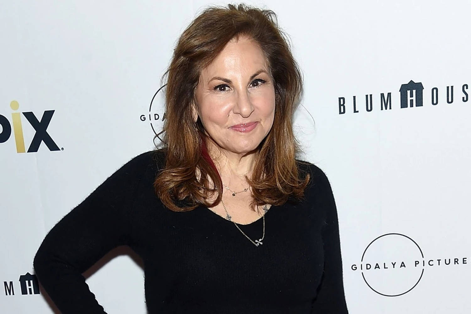 Kathy Najimy Half-body Shot Background