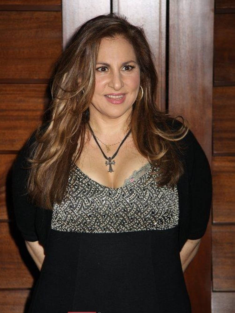 Kathy Najimy On A Wooden Background Background