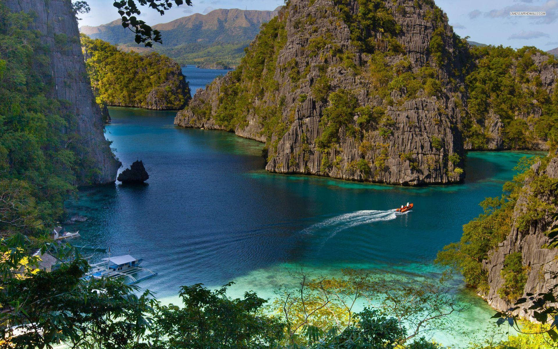 Kayangan Lake In The Philippines Background