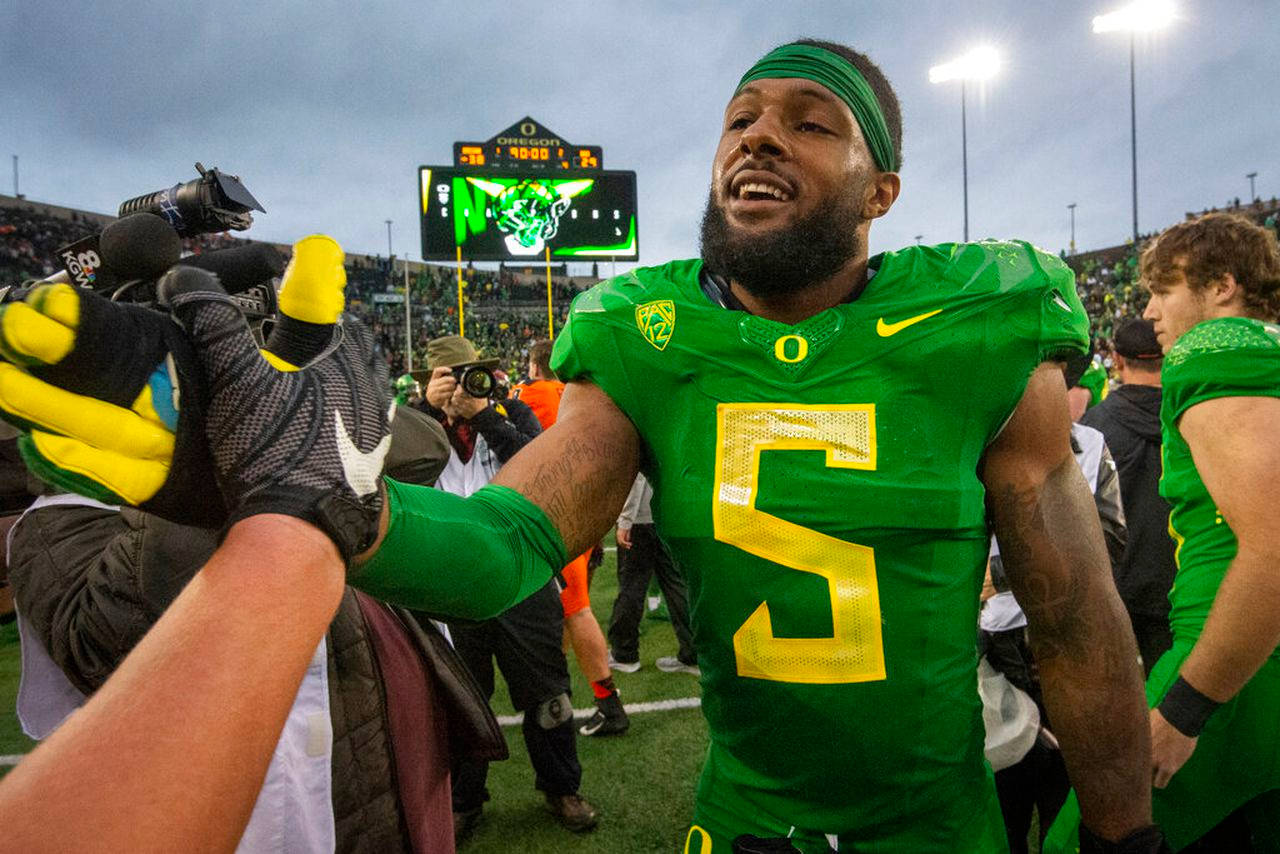 Kayvon Thibodeaux Oregon Hand Shake