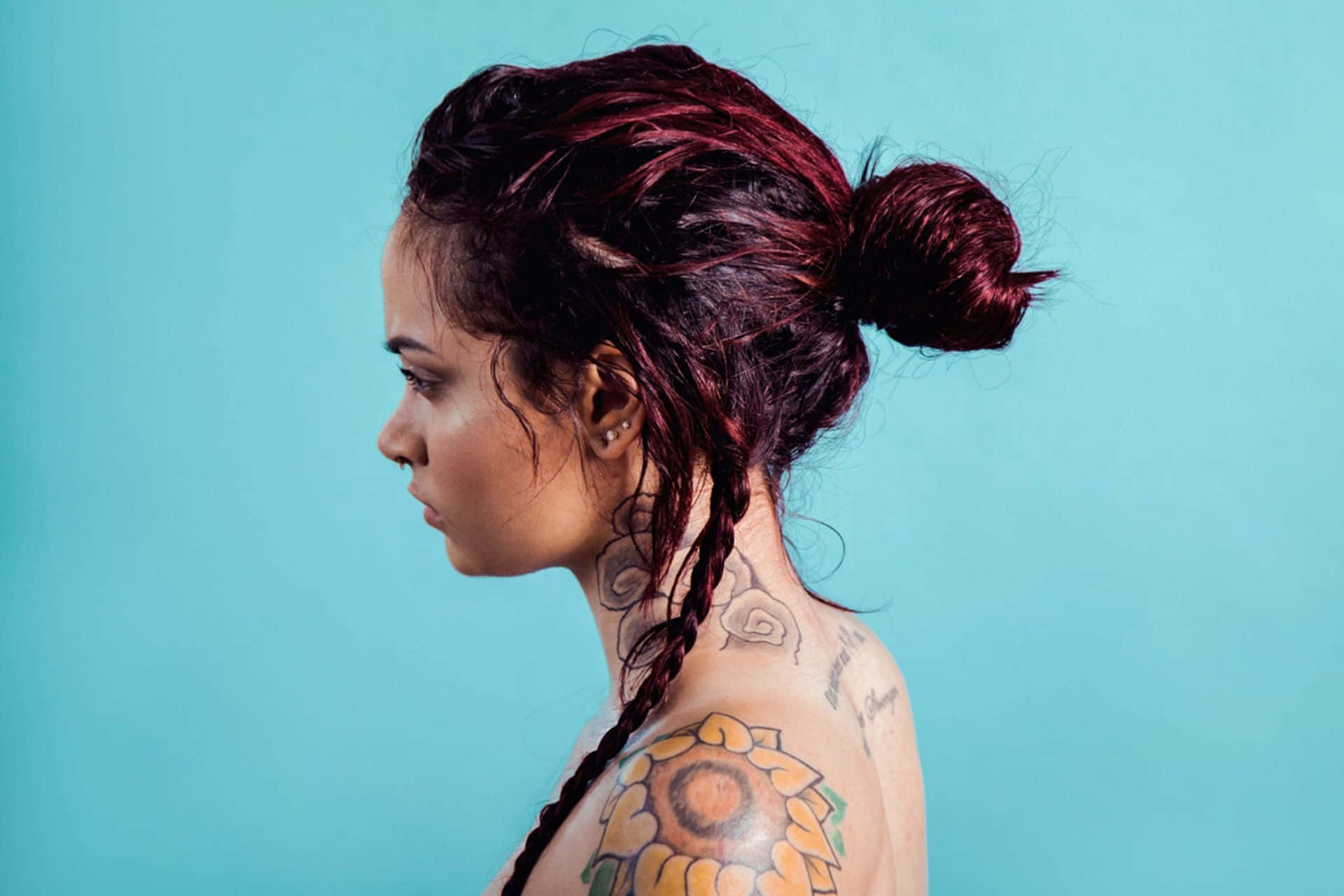 Kehlani Brings Her Vibrant Style To The Stage Background