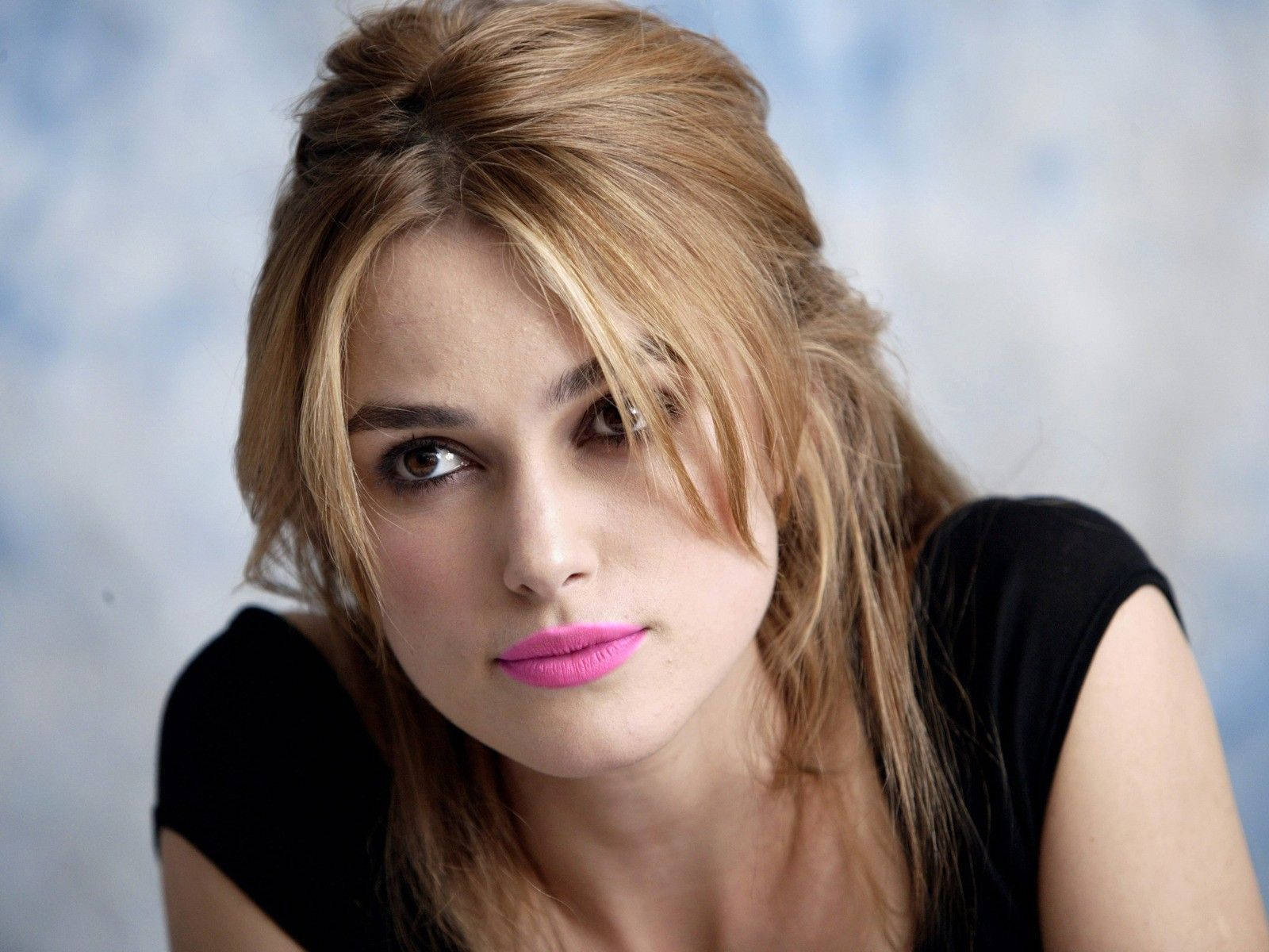 Keira Knightley Actress Pink Lips Background