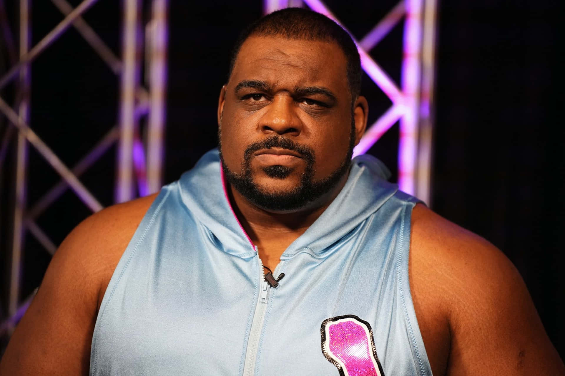 Keith Lee Close-up Shot Aew Dynamite Background