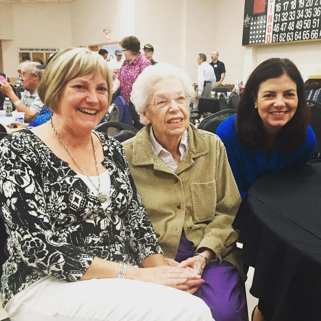 Kelly Ayotte Sitting With Two Ladies Background