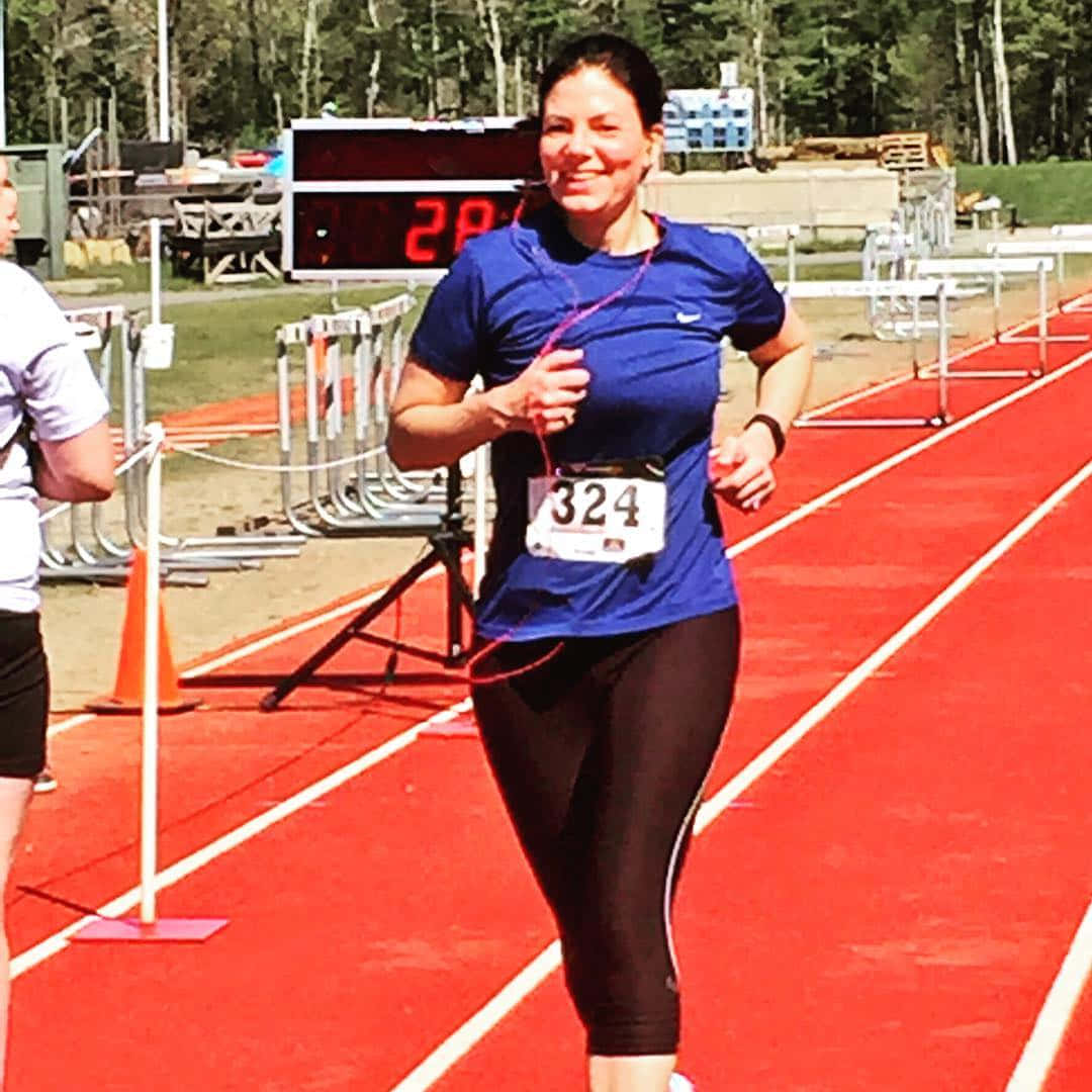 Kelly Ayotte Spreading Her Passion For Running Background