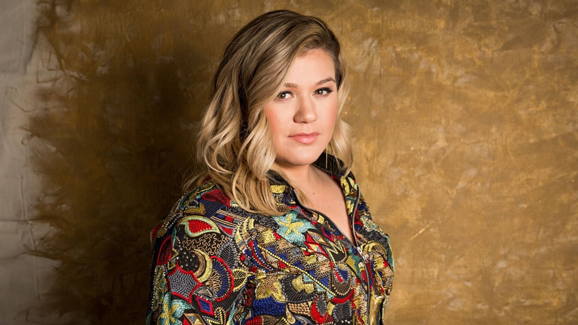 Kelly Clarkson In Colorful Dress