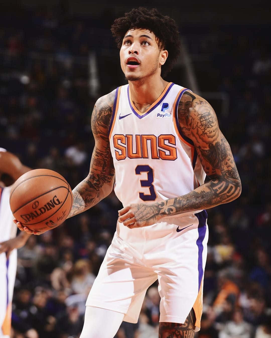 Kelly Oubre Jr Carrying A Ball Background