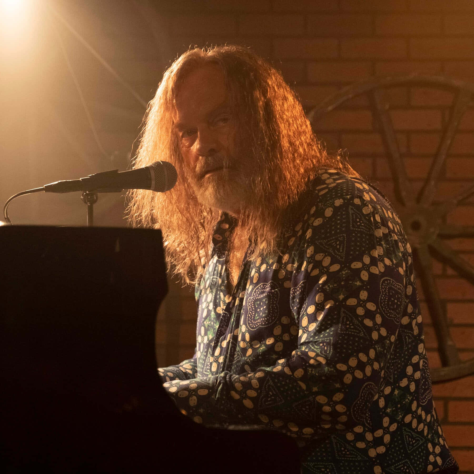 Kelsey Grammer Looking Pensive Background