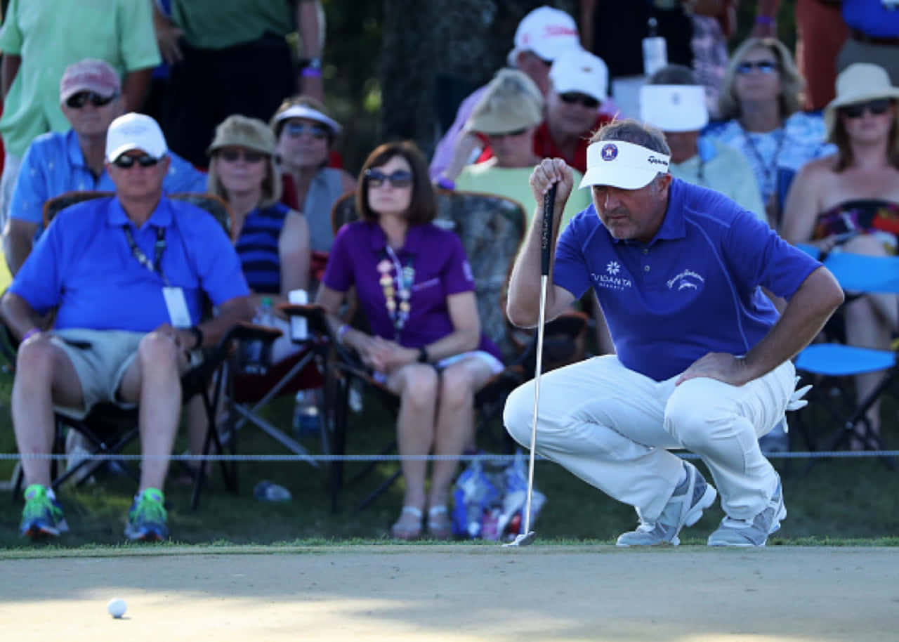 Ken Duke Eyeing Golf Ball Background