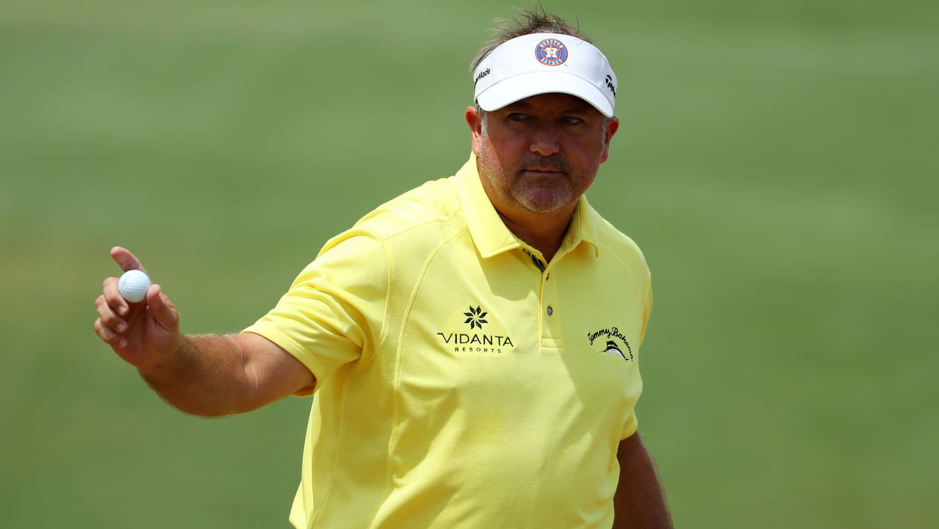 Ken Duke Showing Off A Golf Ball Background