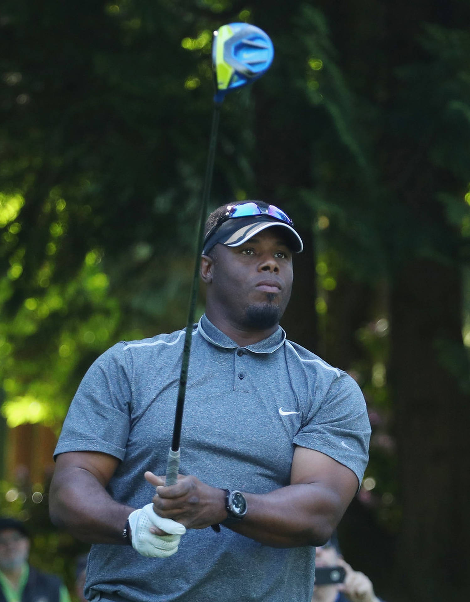 Ken Griffey Jr Watches Golf Shot Background