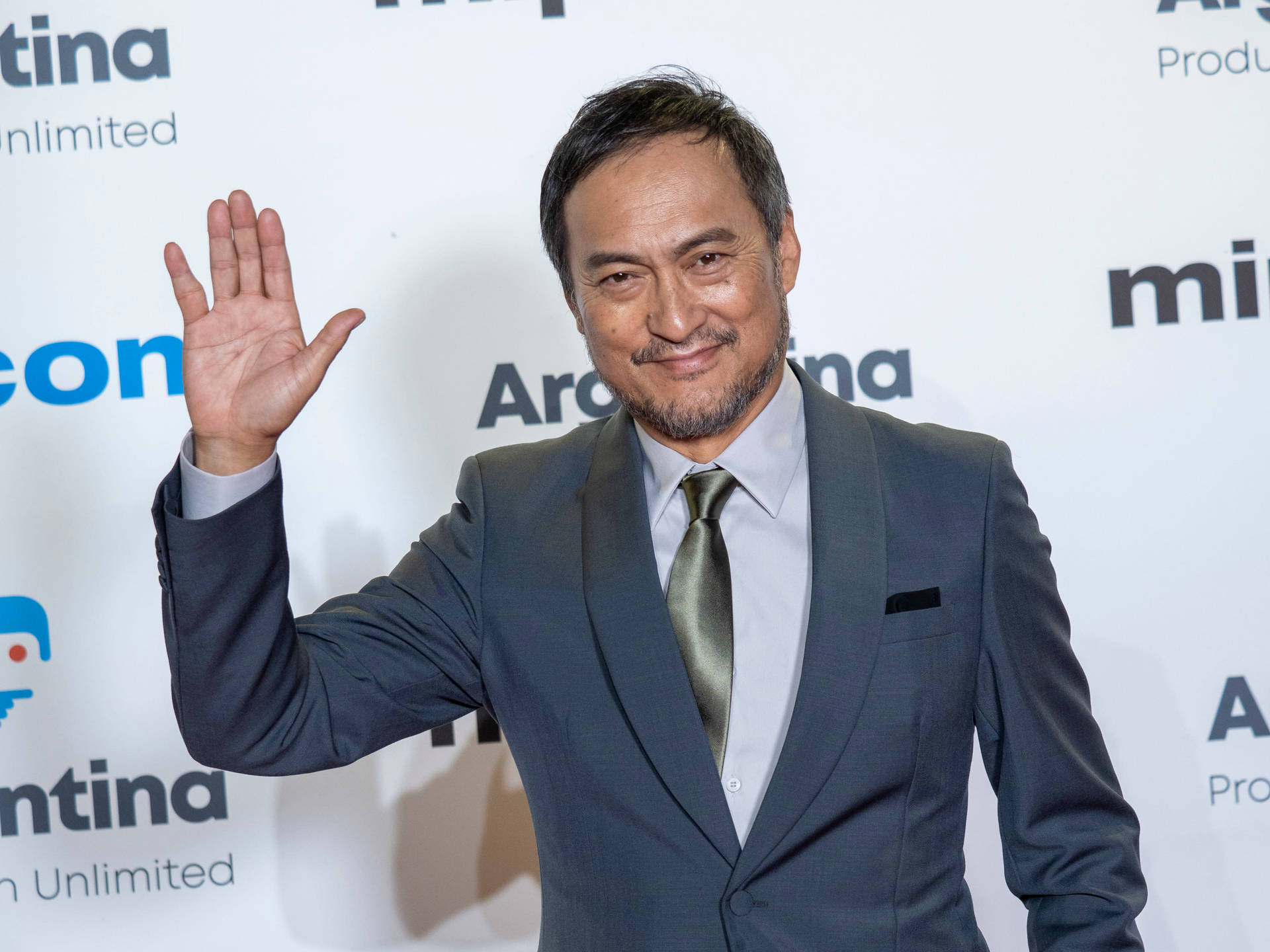 Ken Watanabe Waving Hand Red Carpet Photo Background