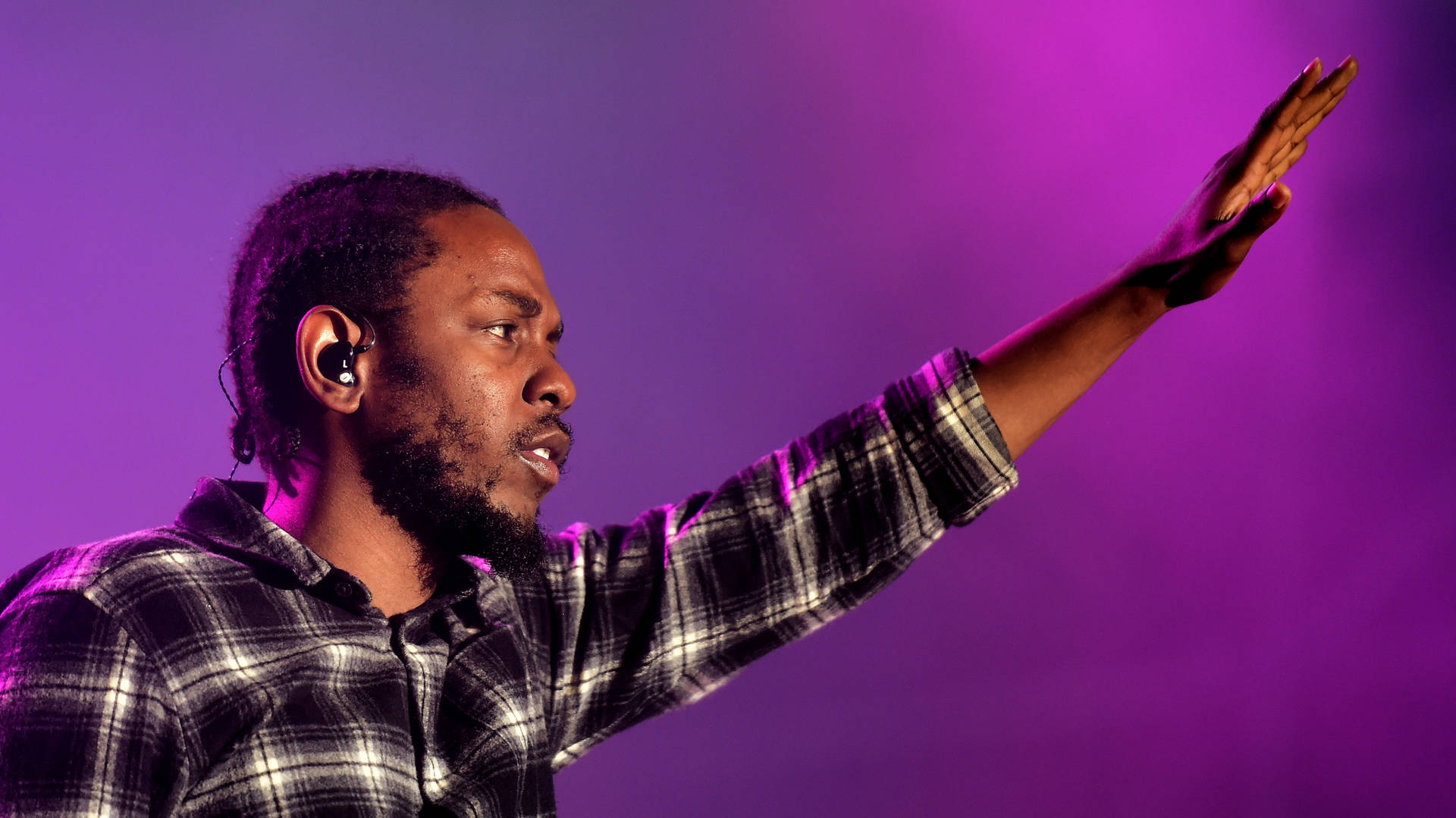 Kendrick Lamar Waving Hand