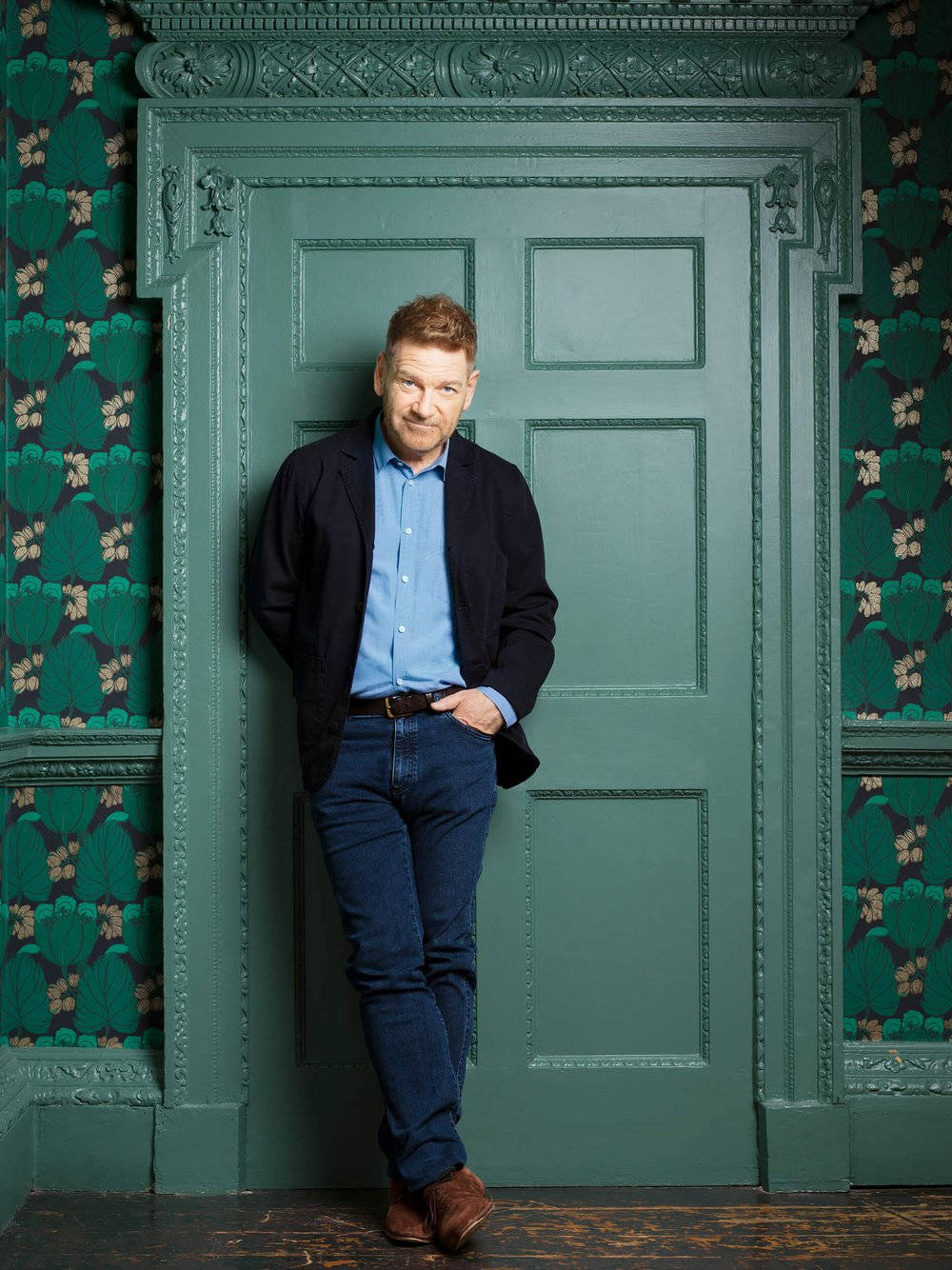 Kenneth Branagh Poses Background