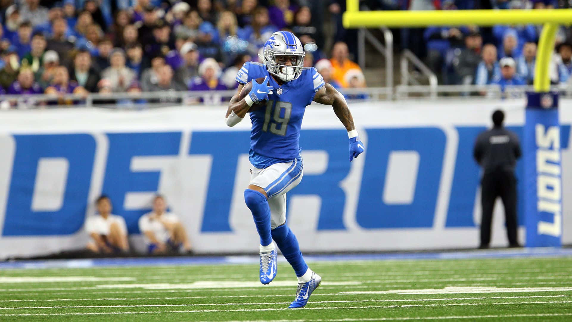 Kenny Golladay American Football Field Background
