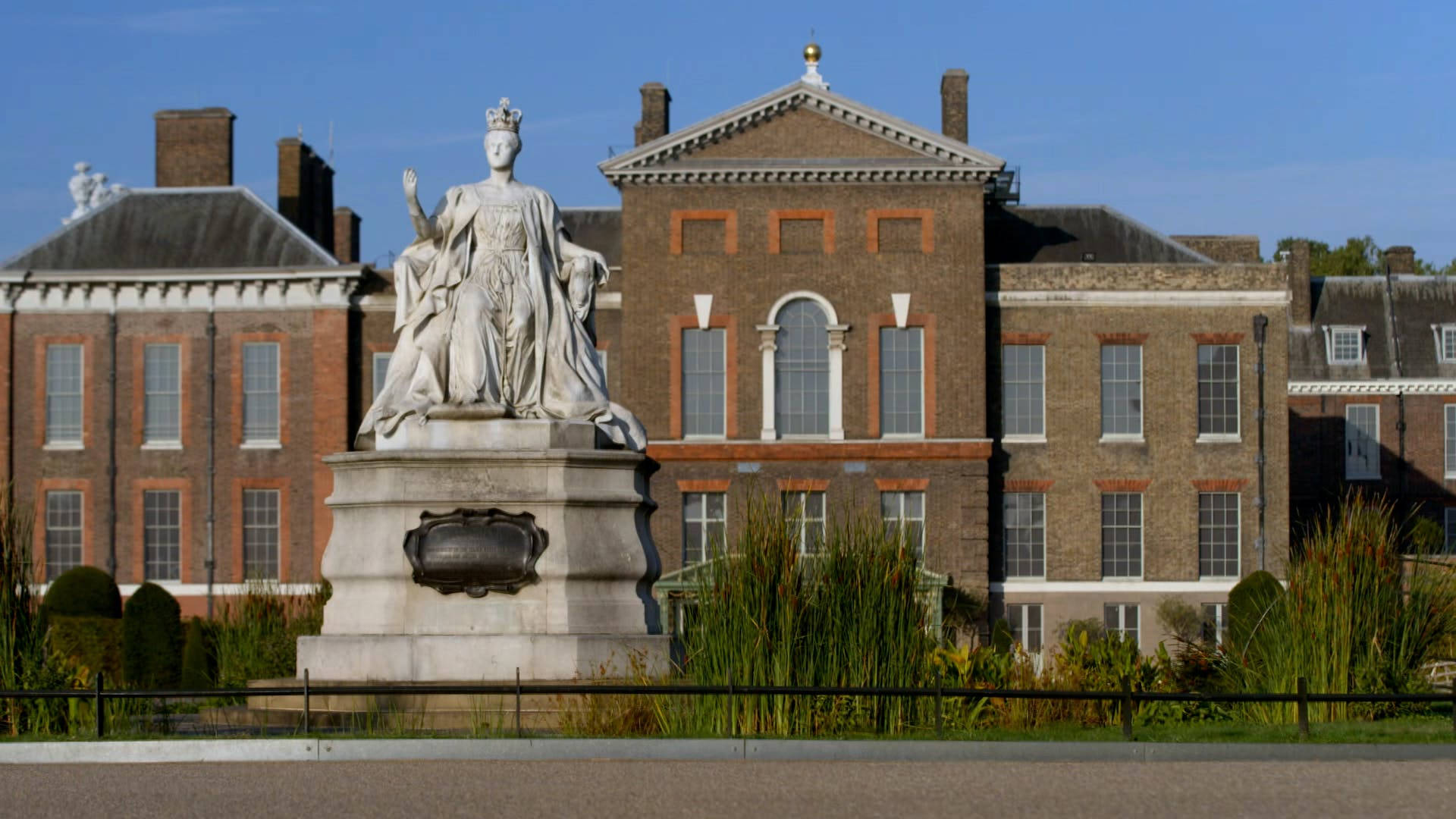 Kensington Palace And Statue In Front Background