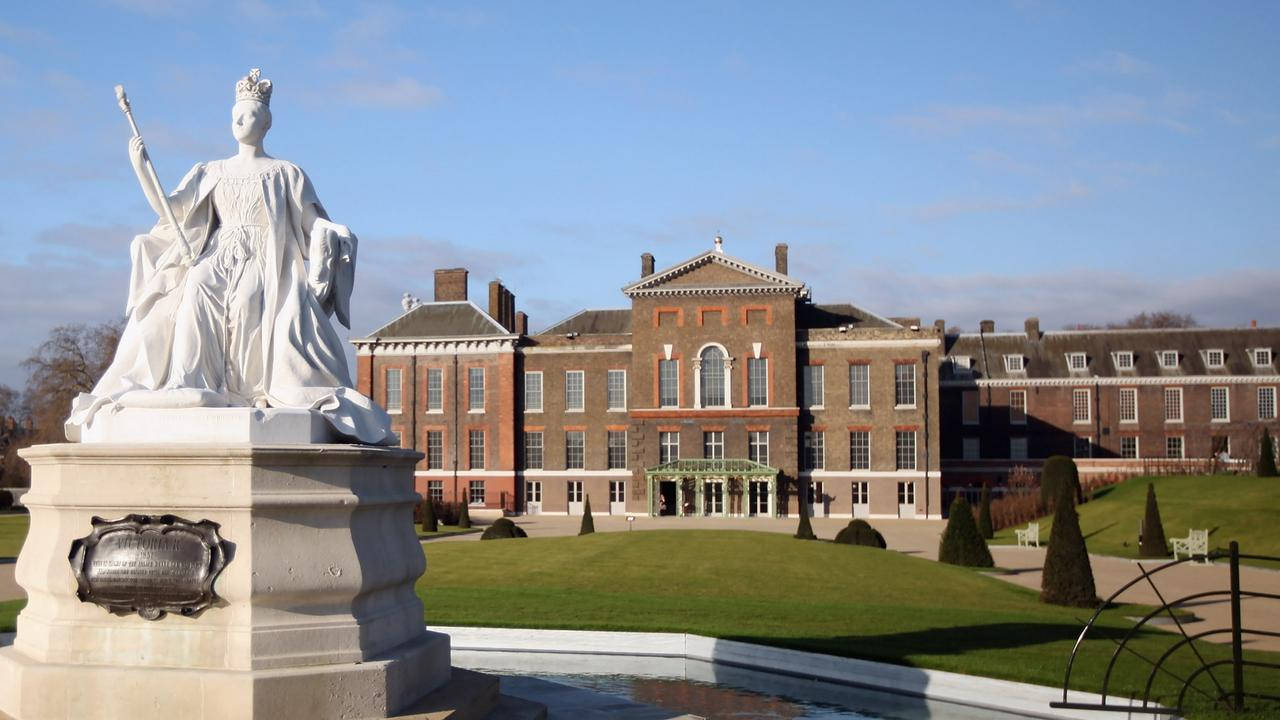 Kensington Palace Behind Statue Background