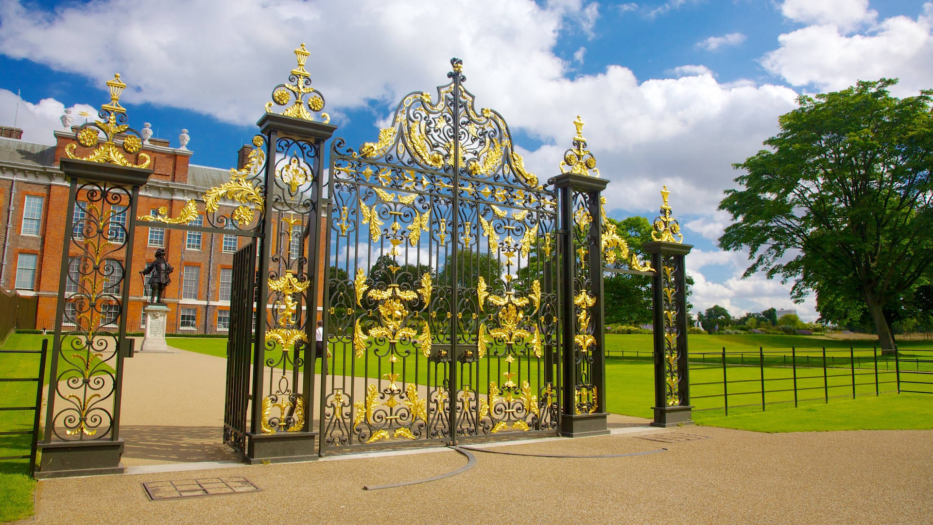 Kensington Palace Black Gold Gate Background