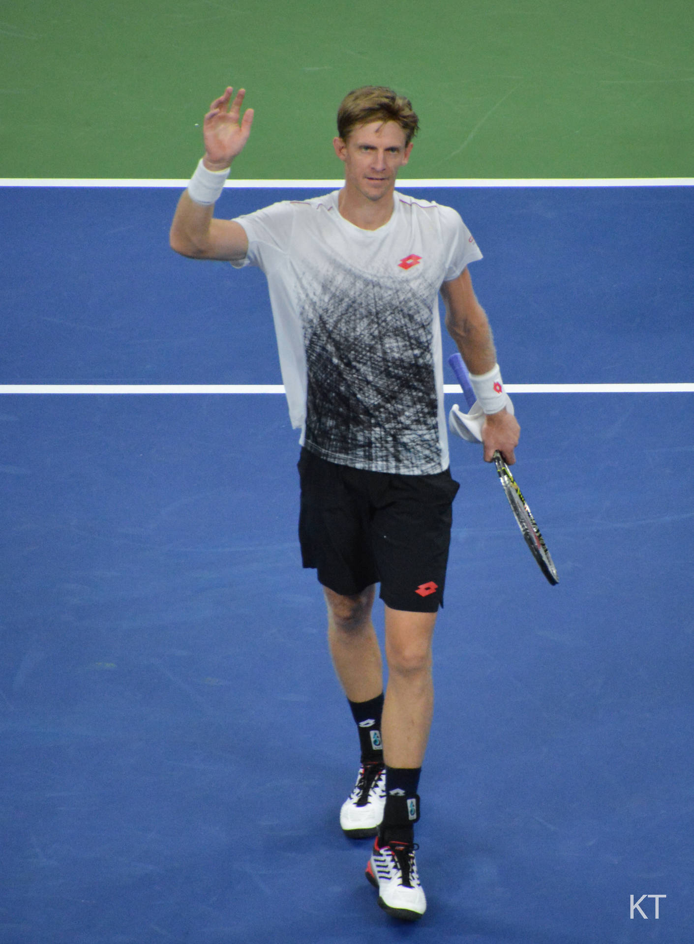 Kevin Anderson Waving Inside Court Background