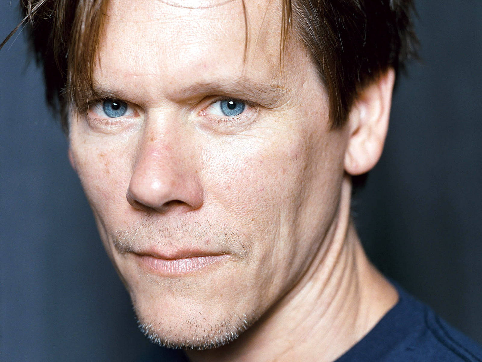 Kevin Bacon Mesmerizing Blue Eyes Background