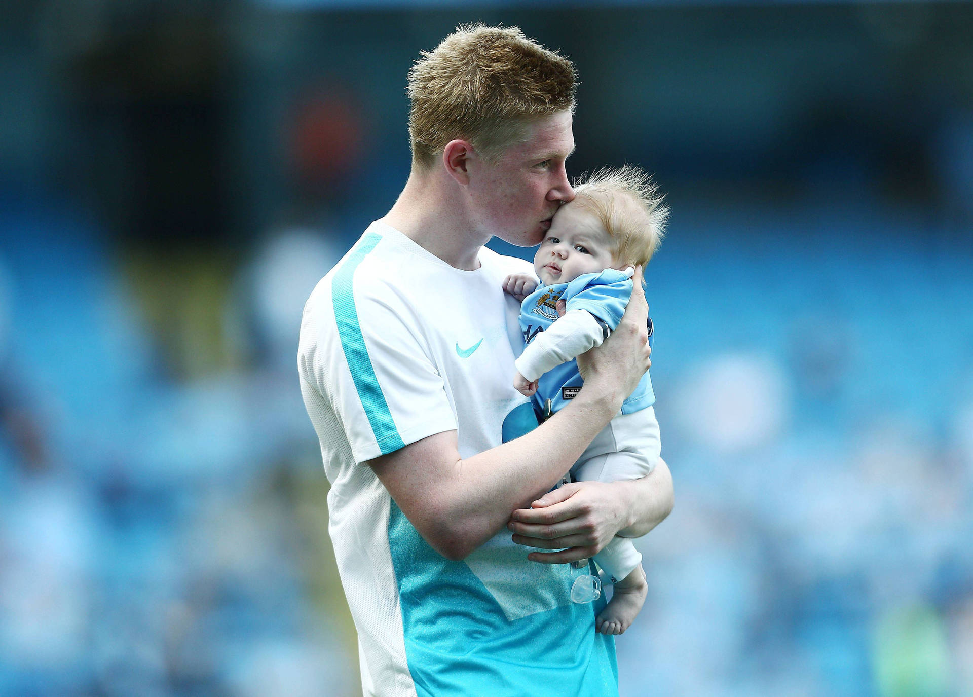Kevin De Bruyne With Son Background