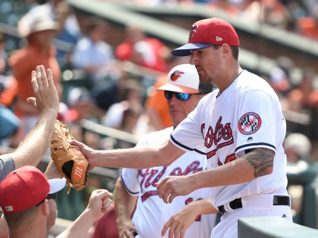 Kevin Gausman Atlanta Braves Interacting With Fans Background