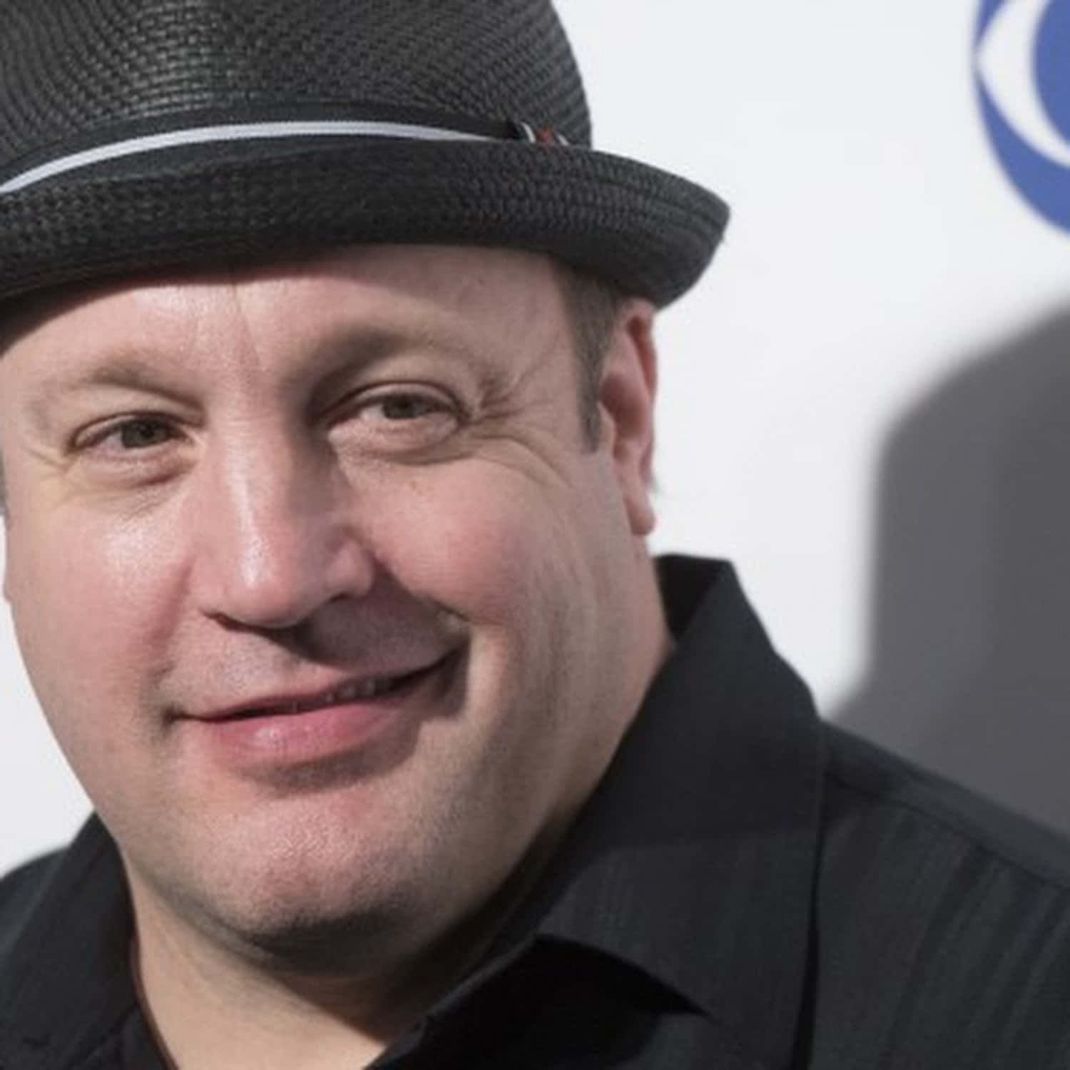 Kevin James In The King Of Queens Background