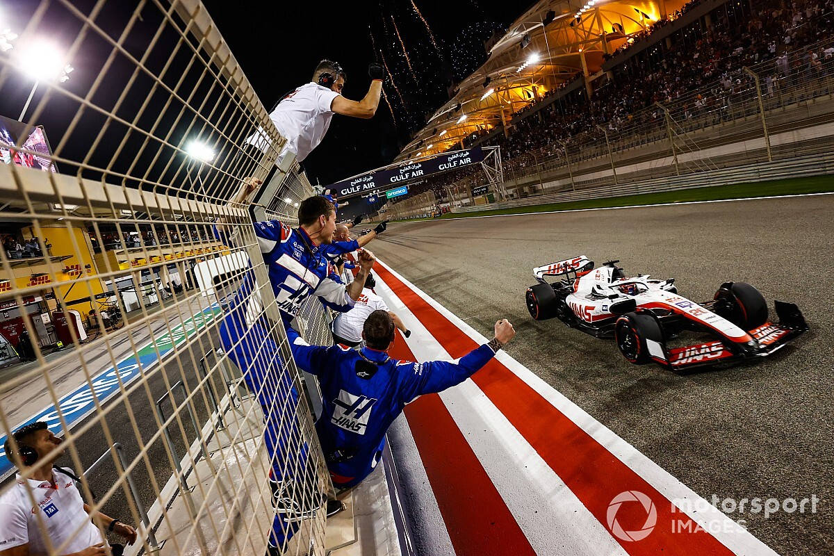 Kevin Magnussen Crossing The Finish Line Background