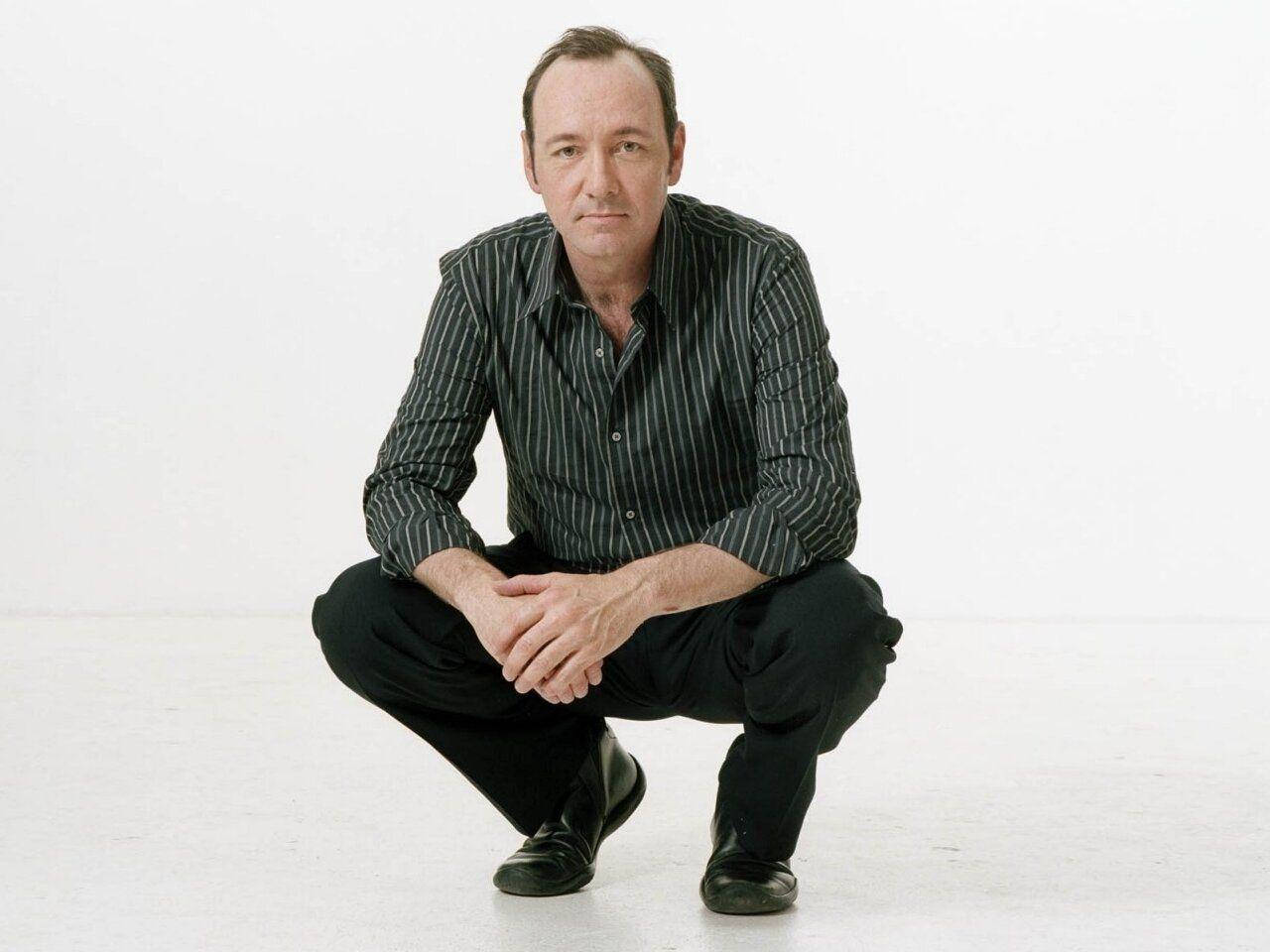 Kevin Spacey On A Squat Pose Background