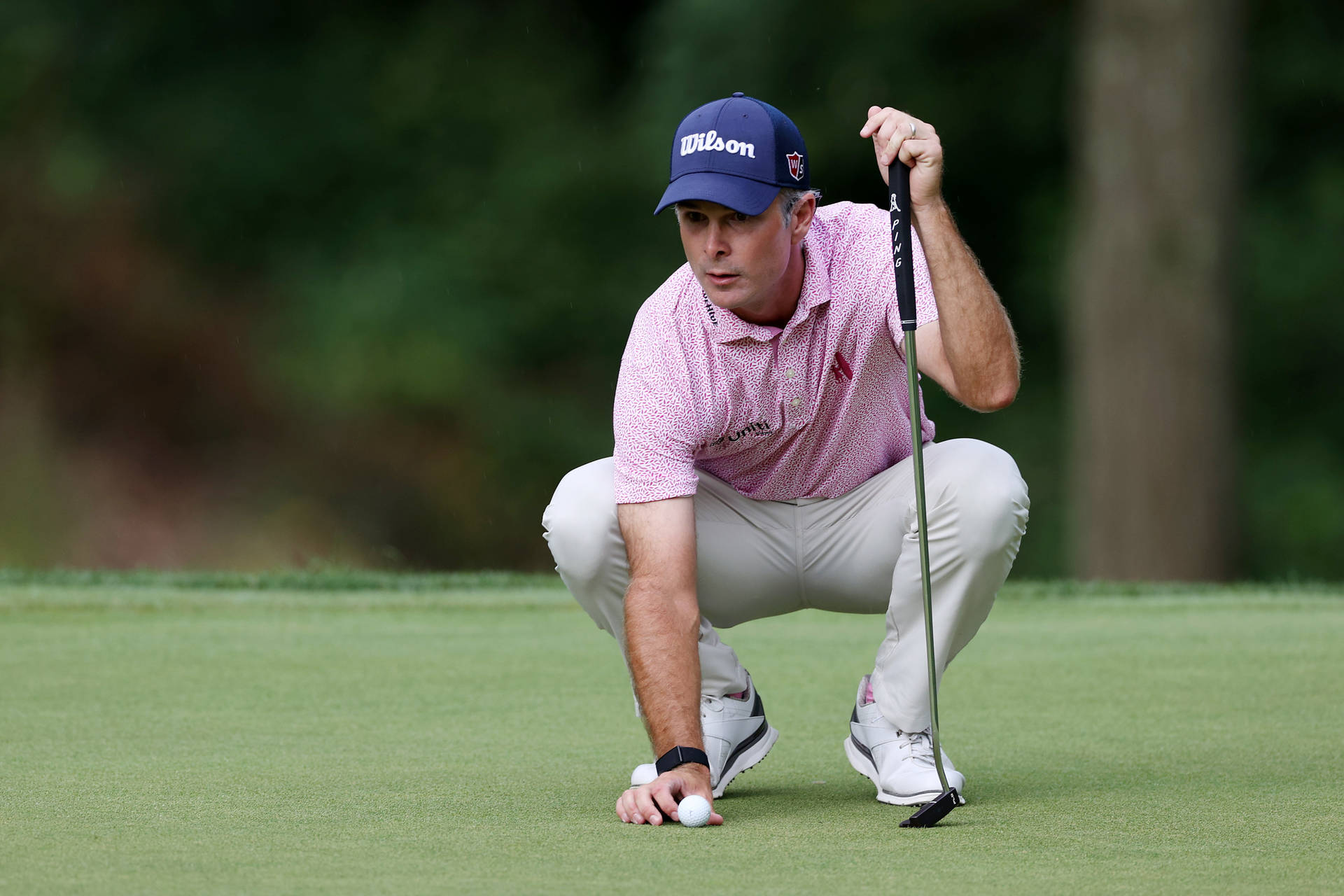 Kevin Streelman Positioning The Golf Ball Background