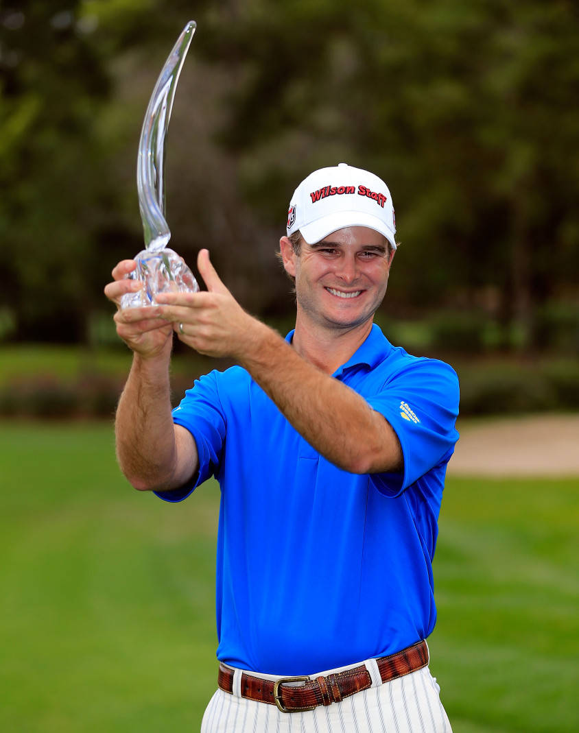 Kevin Streelman Raising His Trophy Background