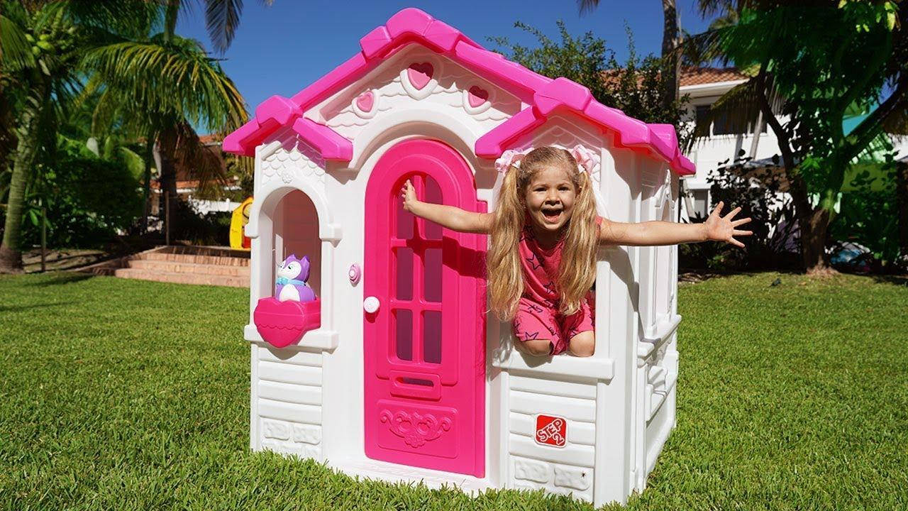 Kids Diana Show In Her Playhouse Background