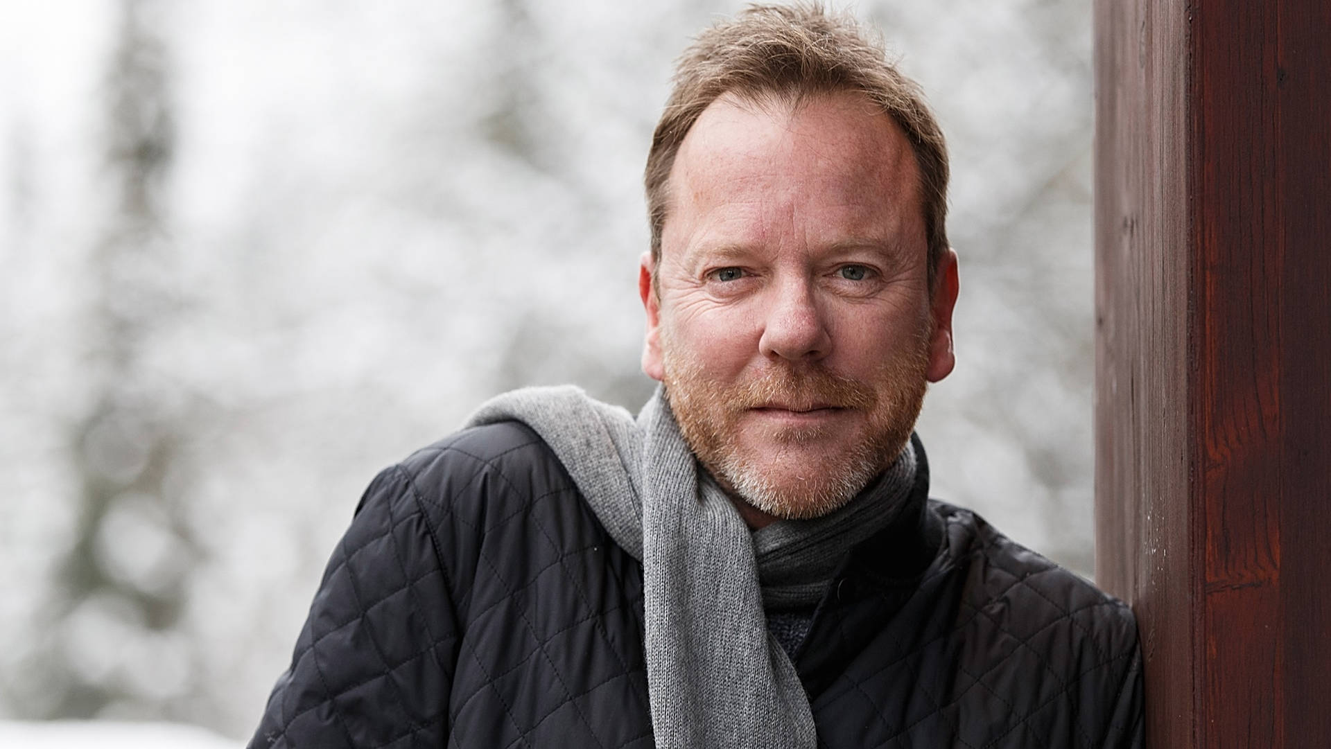 Kiefer Sutherland At Whister Village Canada Background