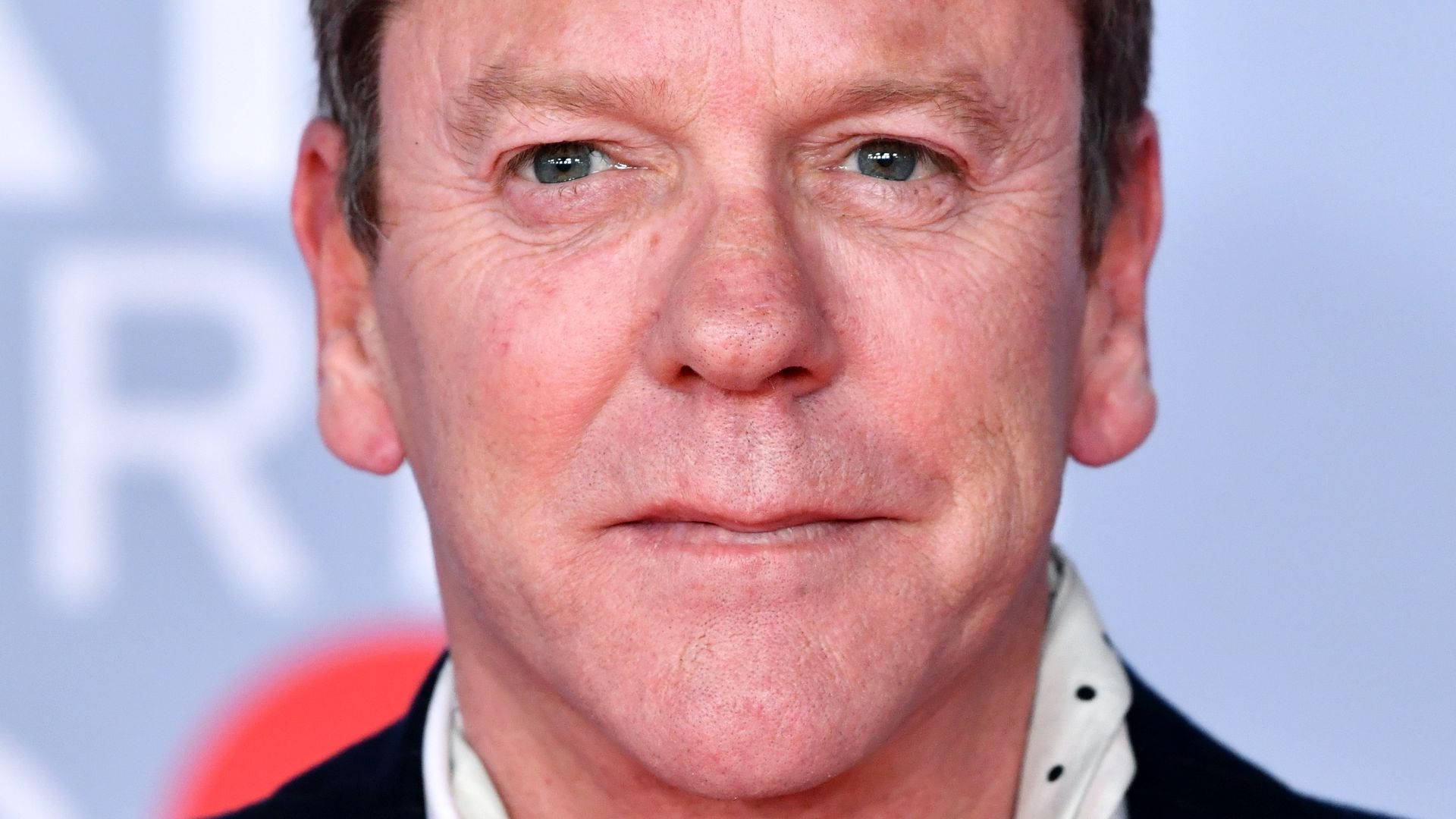 Kiefer Sutherland Brit Awards Close Up Shot Background