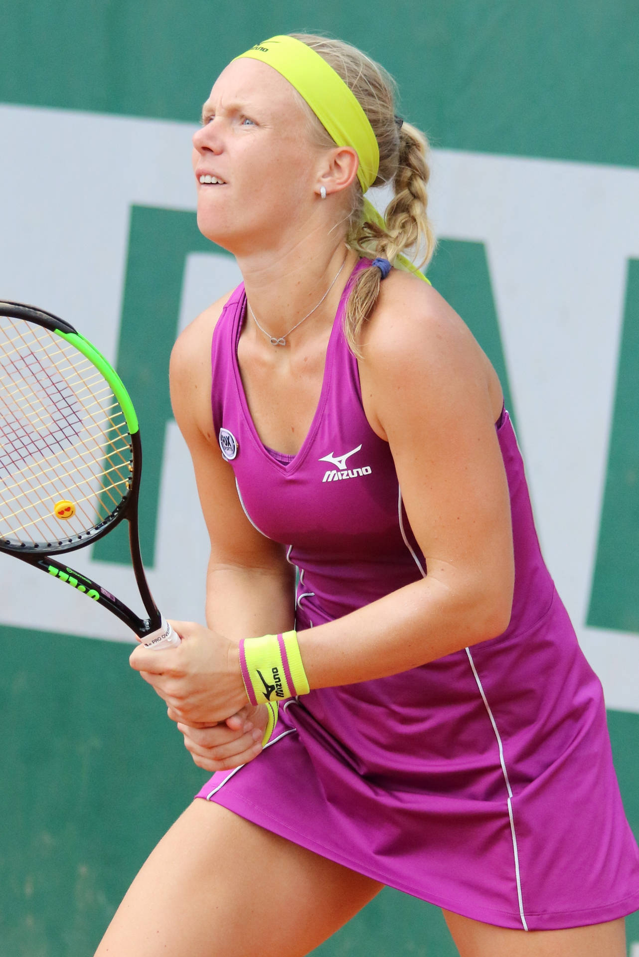 Kiki Bertens Concentrating Background