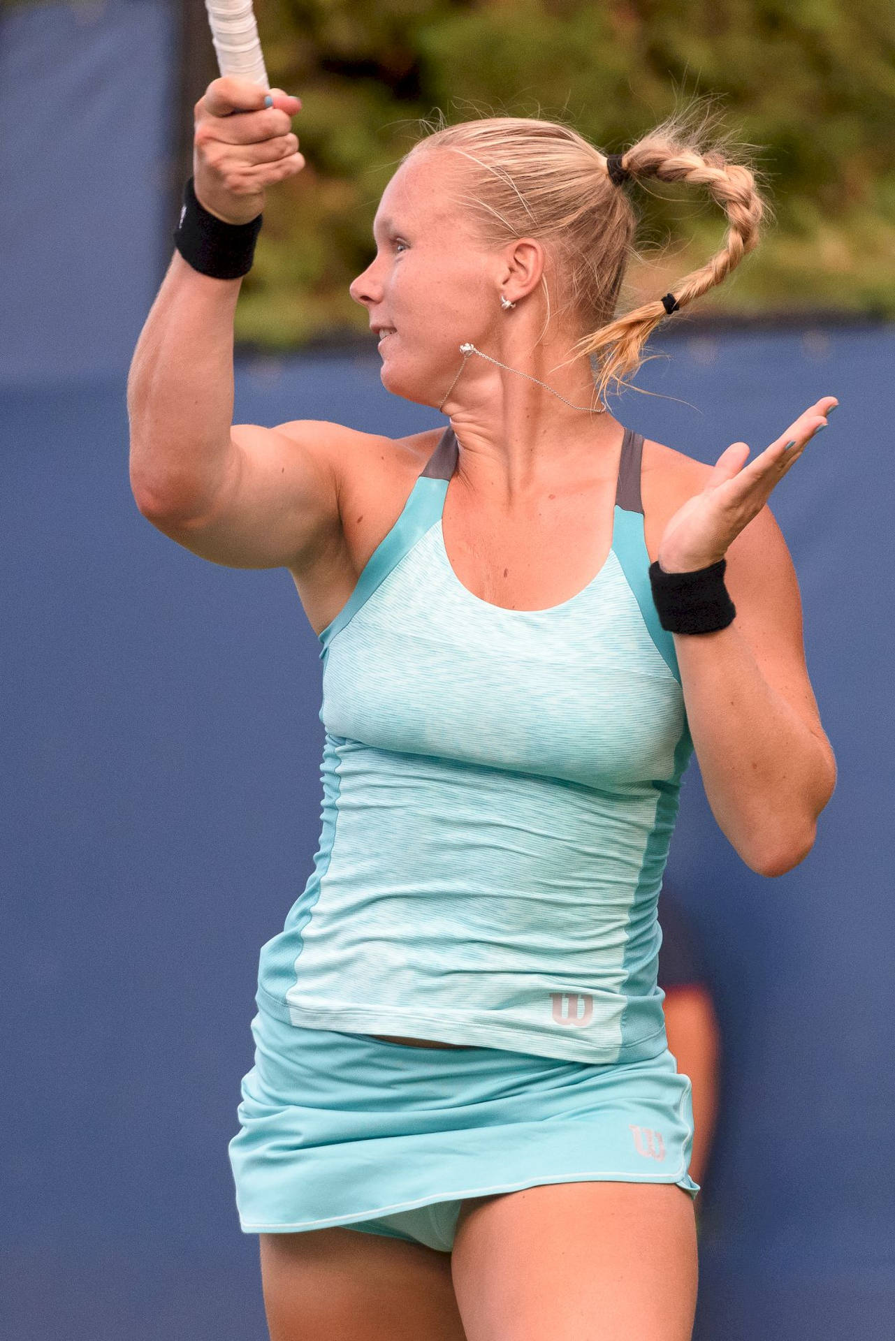 Kiki Bertens Gazing Into The Distance Background