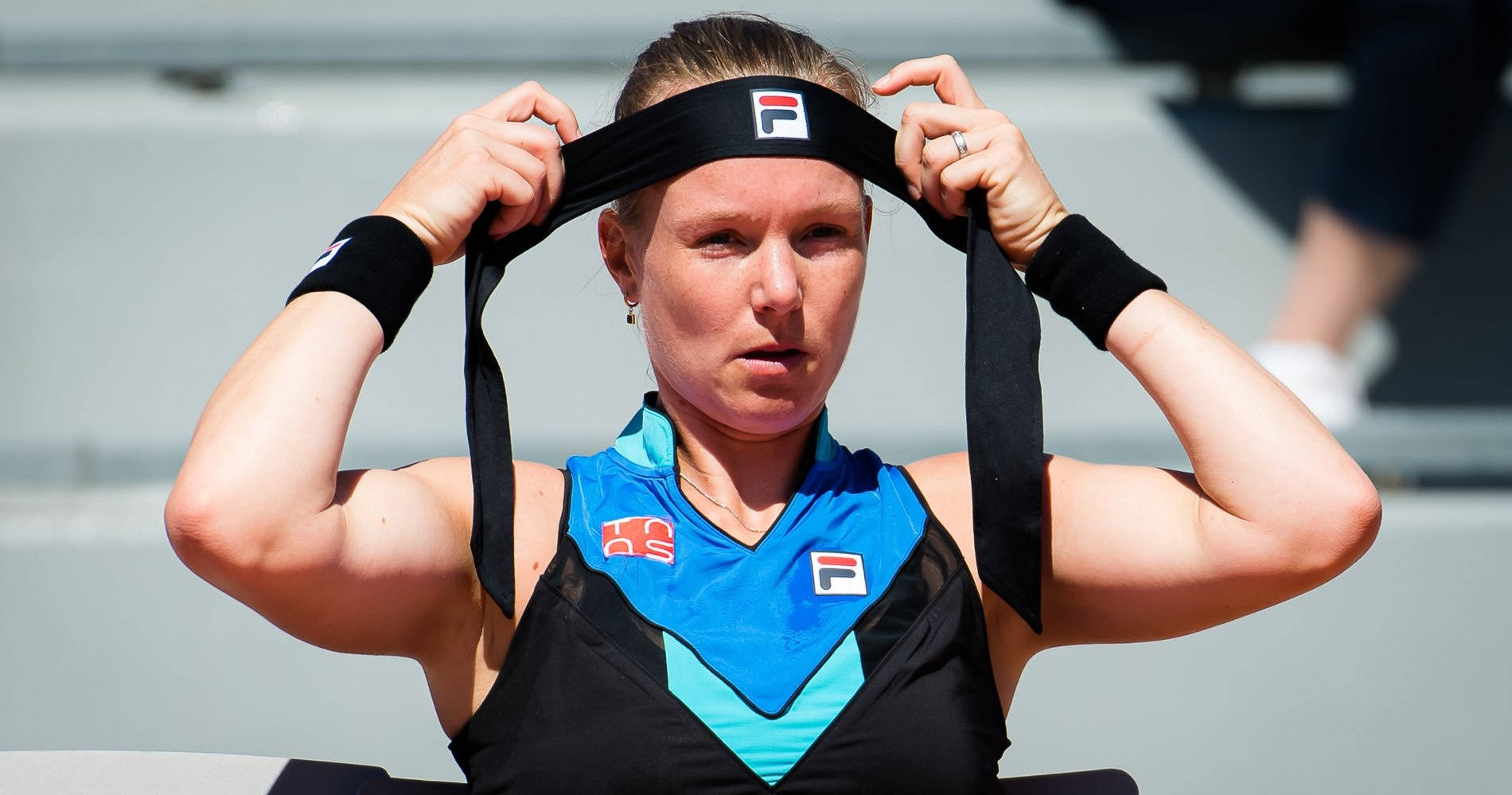 Kiki Bertens Getting Ready For A Match, Putting A Headband On