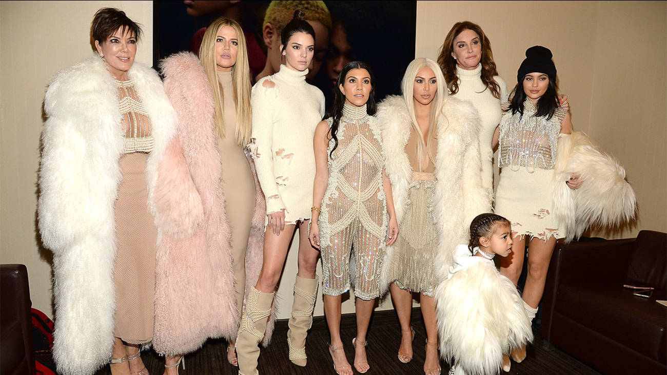 Kim Kardashian And Her Family Looking Glamorous And Ready To Take On The Day! Background