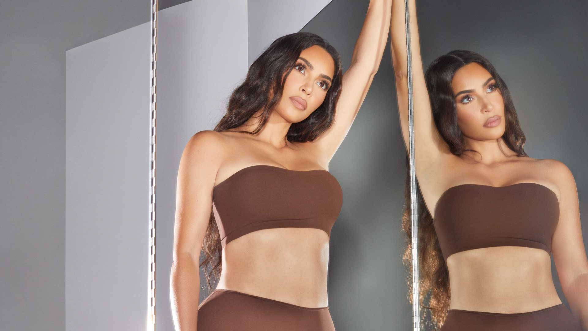 Kim Kardashian Rocks A Glamorous Look In A Stunning Mirror Shot Background