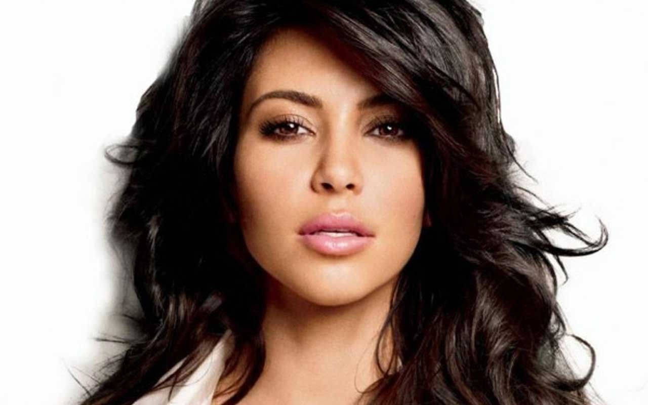 Kim Kardashian's Stunning Mane Background
