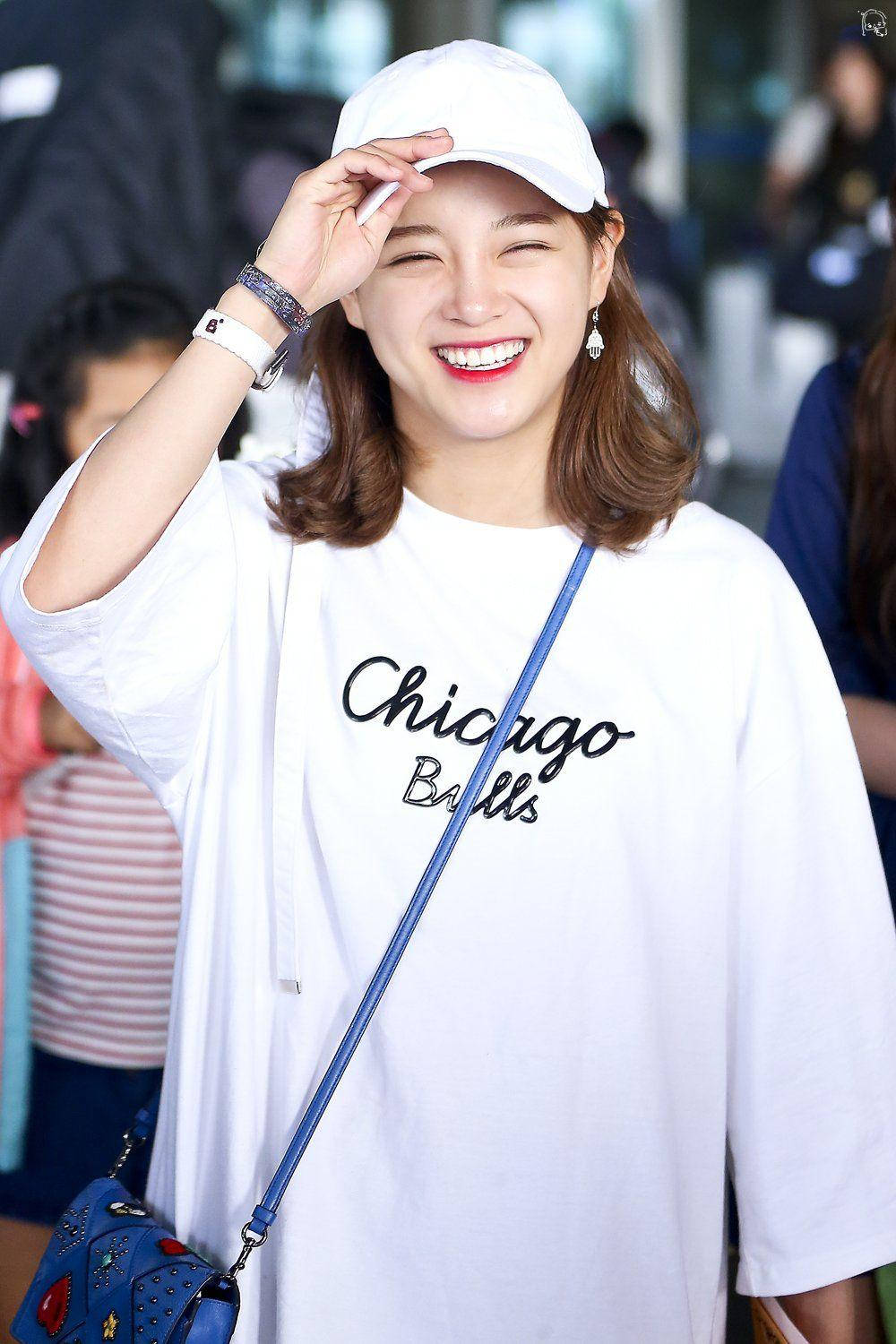 Kim Se Jeong Chicago Bulls Shirt Background