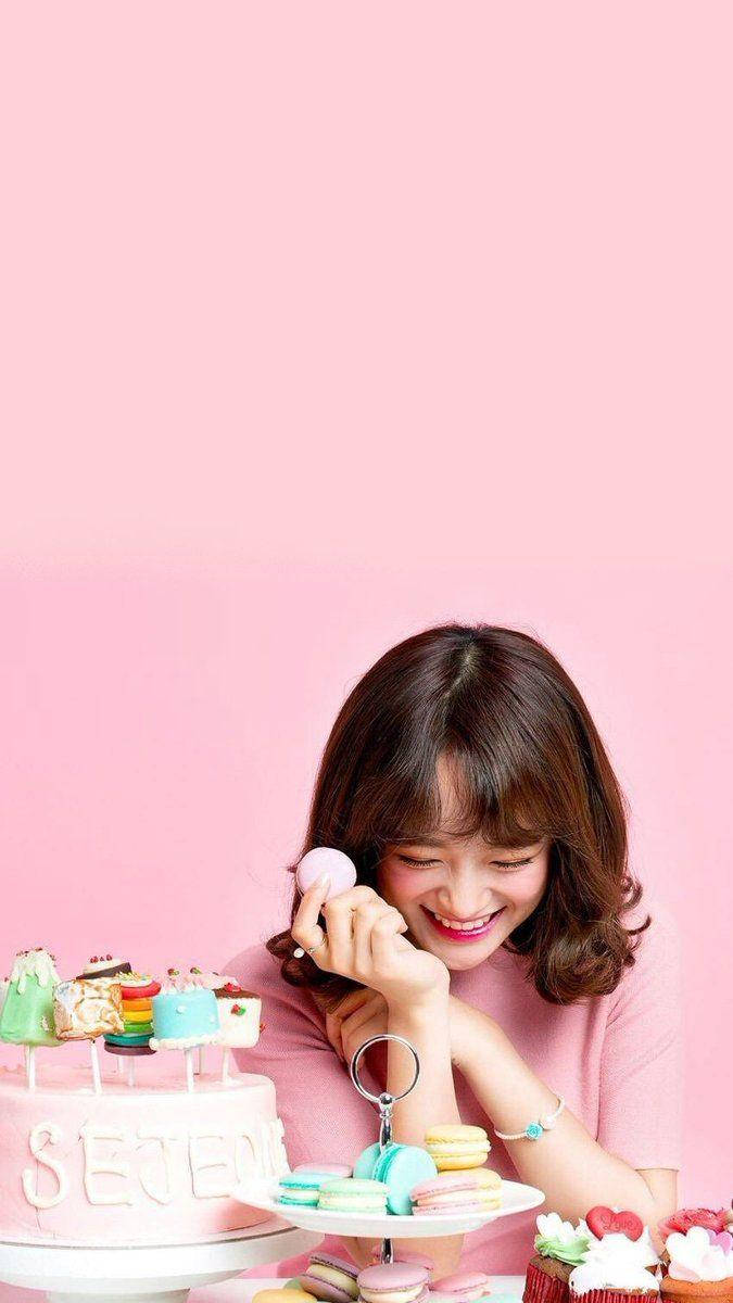 Kim Se Jeong With Sweets