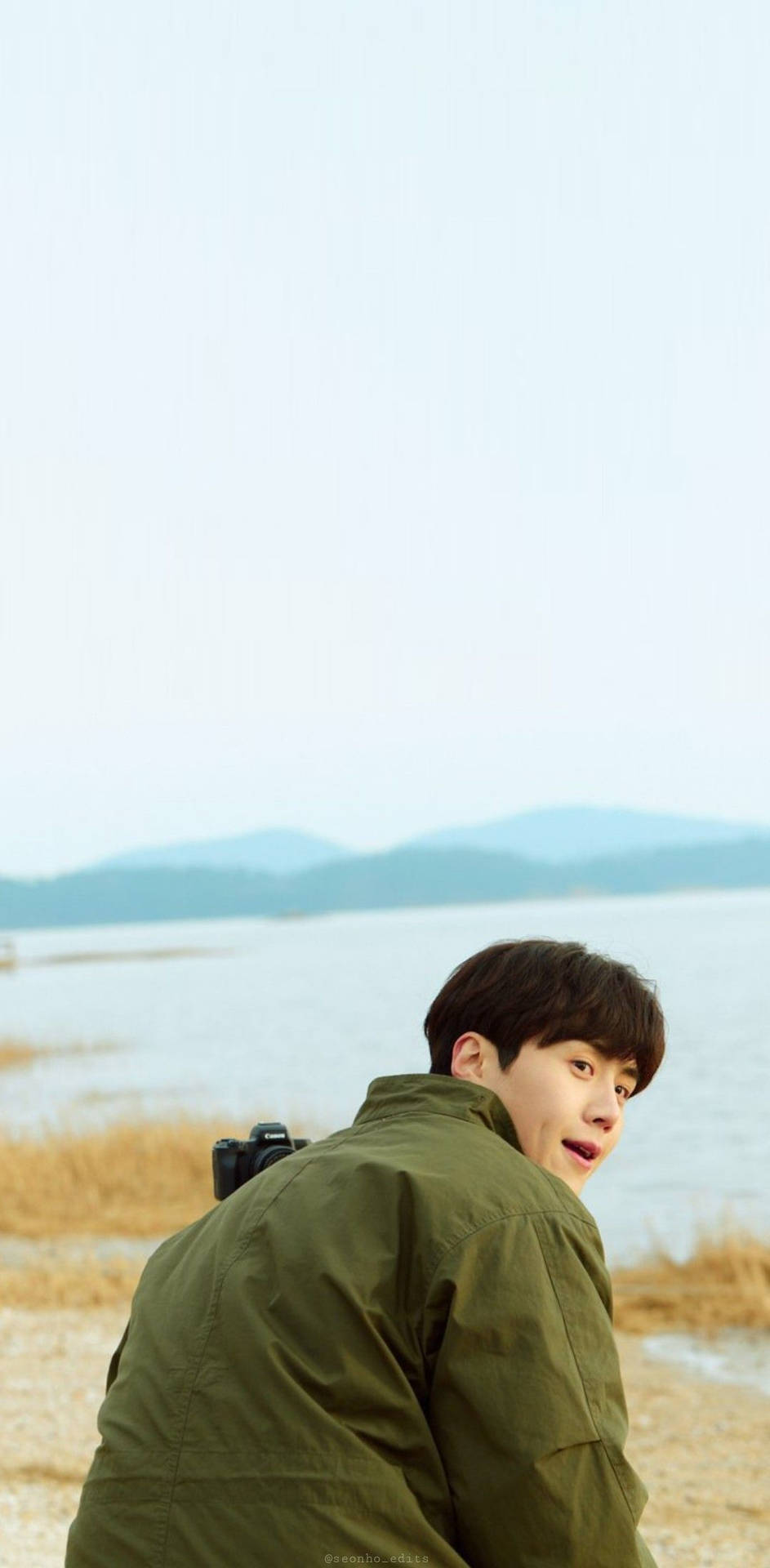 Kim Seon Ho At The Sea Background