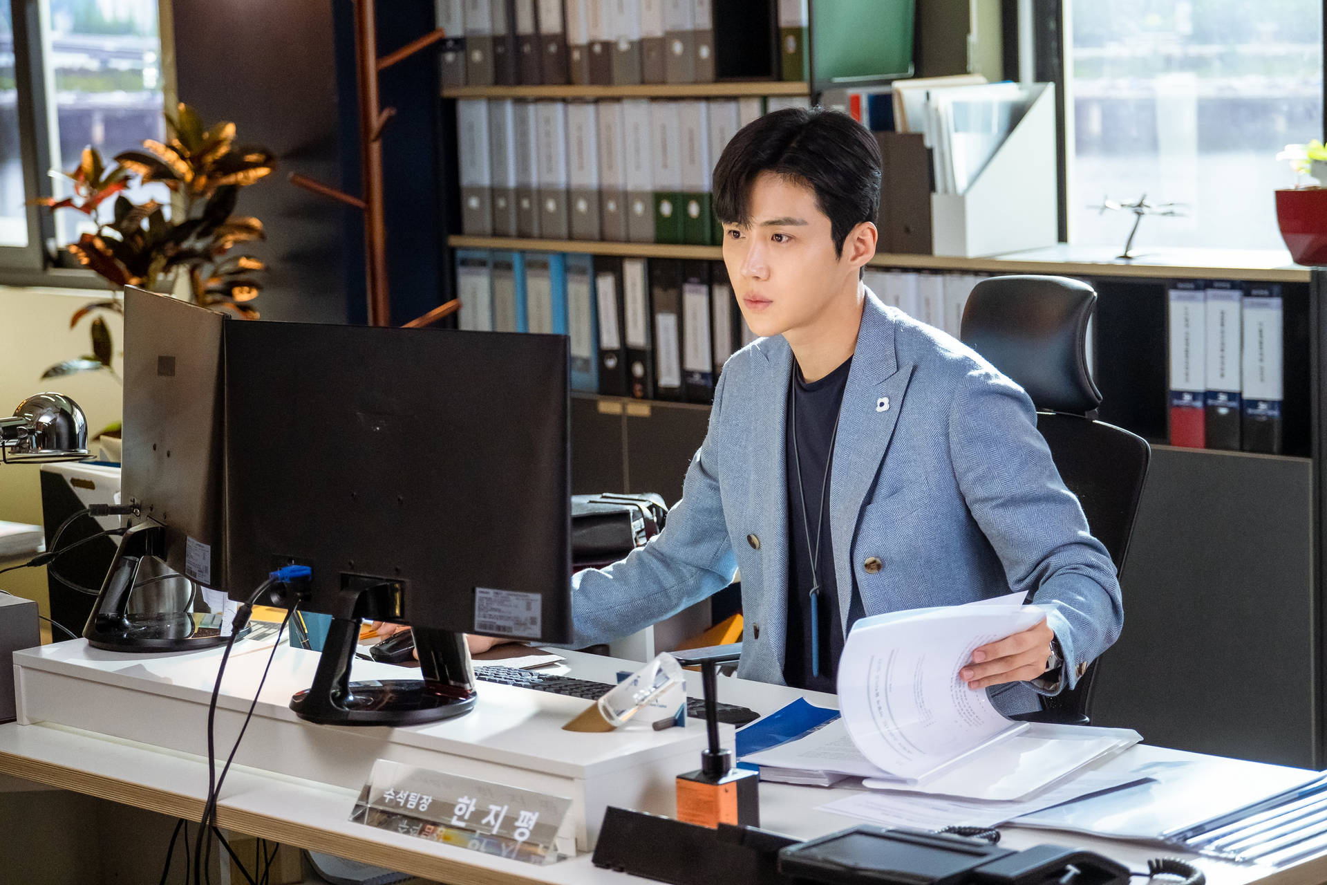 Kim Seon Ho In Office Background