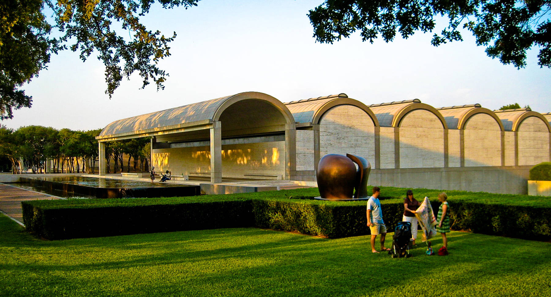 Kimbell Art Museum In Fort Worth Background