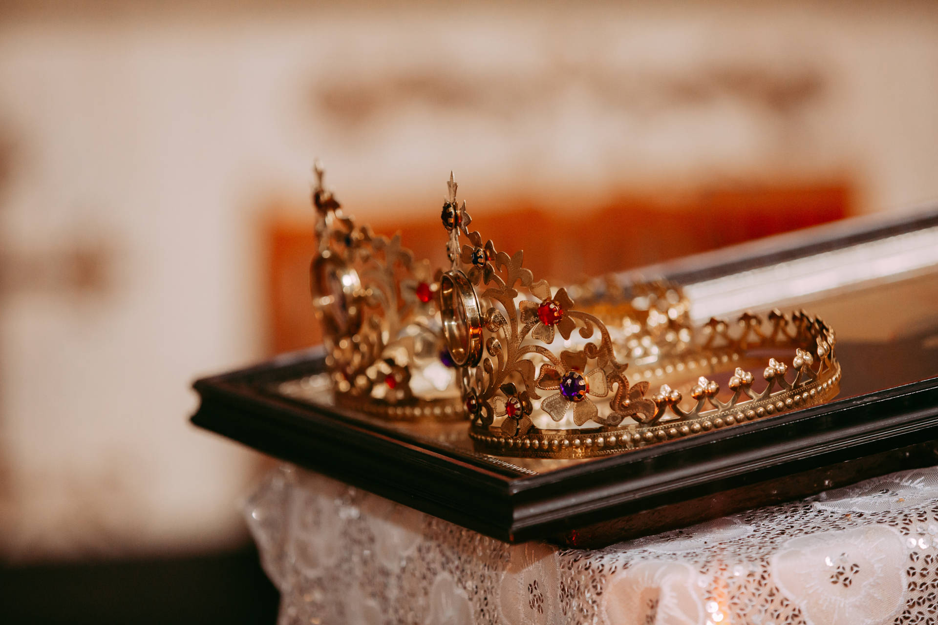 King And Queen Crown On Display Background