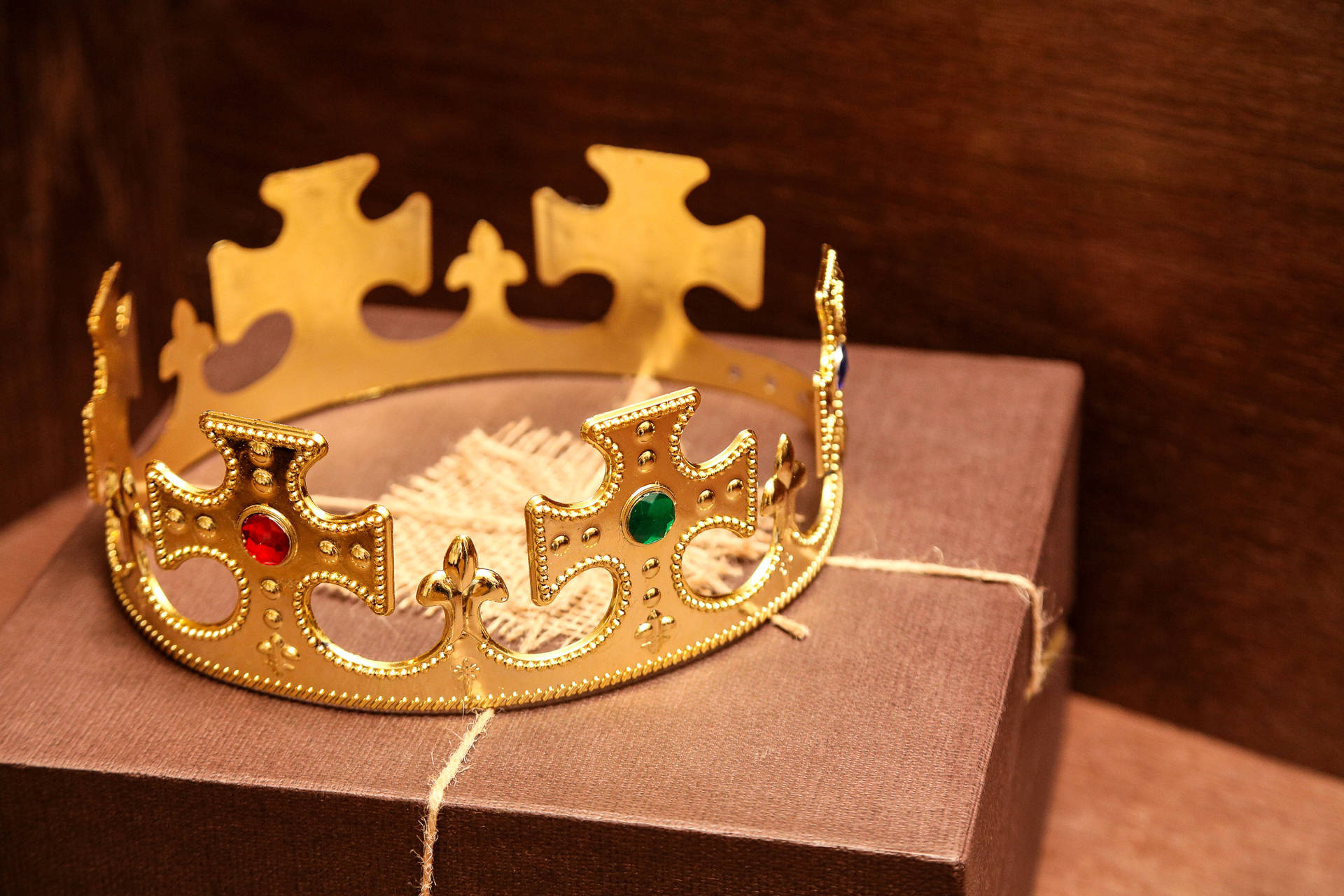 King And Queen Crown Plastic Toy Background